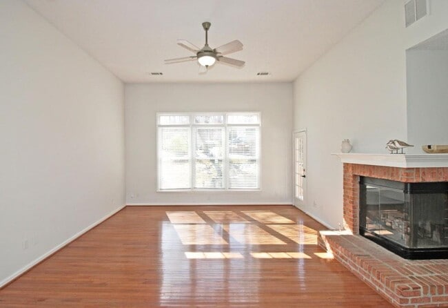 Photo - 303 Leeward Walk Ln