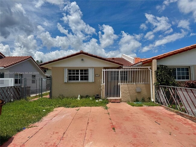 Photo - 1377 W 38th St House