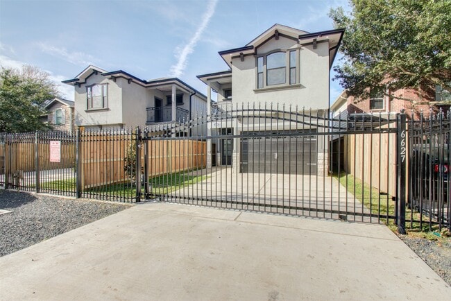 Photo - 6627 Apollo St