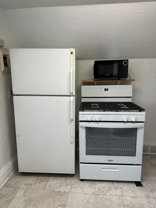 Photo - Royal Oak Triplex - Washington Unit Upstairs # 3