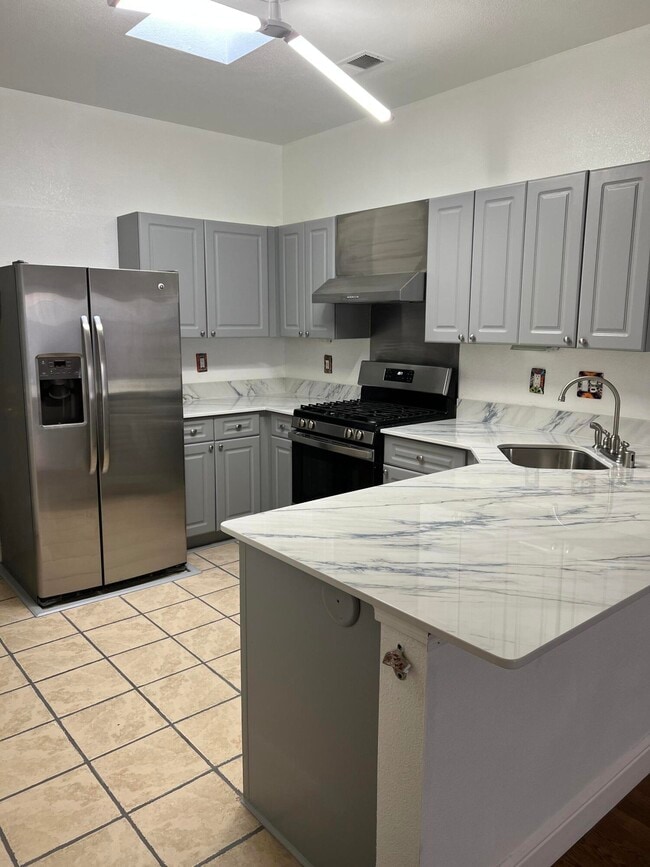 Photo - 423 Phoenix Ave NW