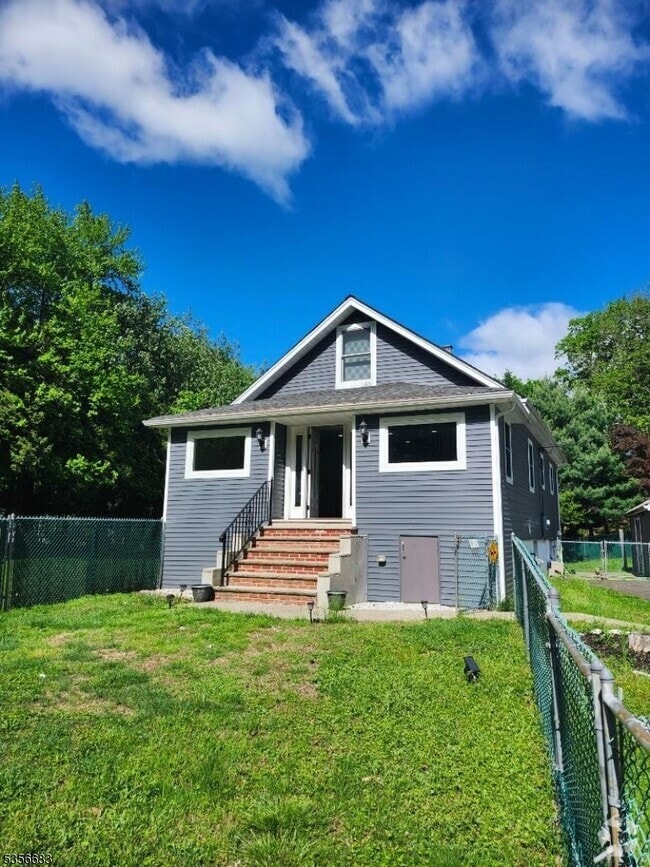 Building Photo - 204 Rifle Camp Rd Rental