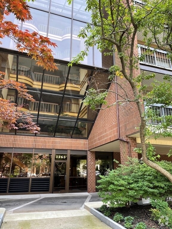 Building Photo - 1265 Beacon St Unit 303 Rental