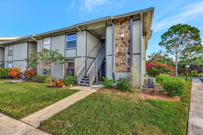 Building Photo - 8132 SE Croft Cir Unit A-1
