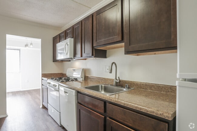 2BR, 2BA - 1,150SF