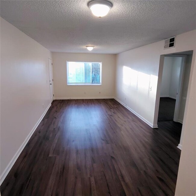 Photo - 2820 Dupont St S Unidad 201