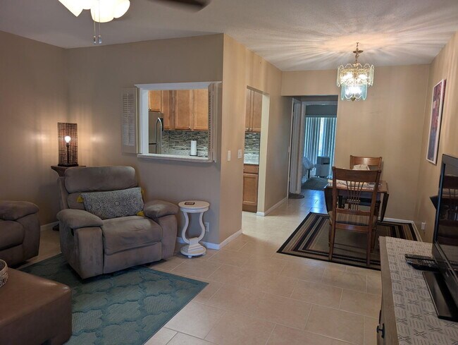Photo - 190 Easthampton H