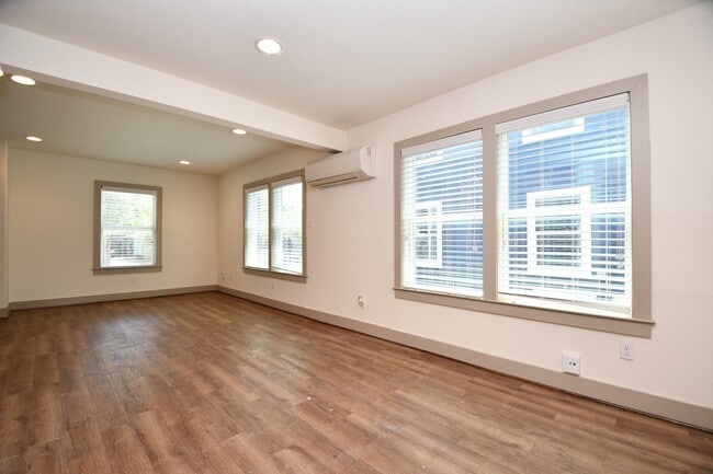 Photo - 1011 Enid St Unidad 2