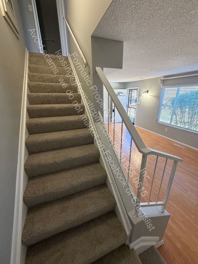 Photo - Pet Friendly - 3 Bedroom Home with Parking and a Comfortable Layout in Denver