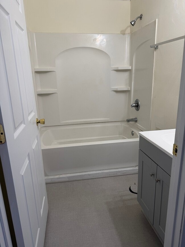 Photo - 209 E 10th St