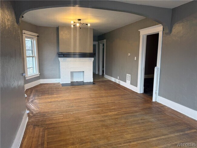 Photo - 1927 Seneca St