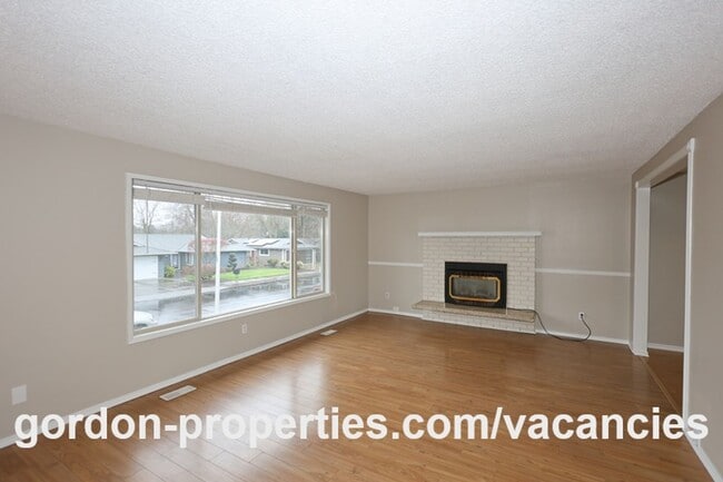 Photo - NE 22nd Ct - Gresham 4 bedroom split level home