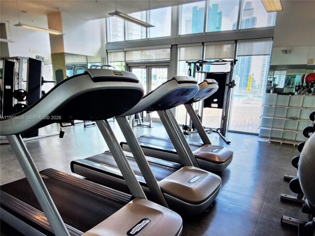 Photo - 92 SW 3rd St Unidad 3703