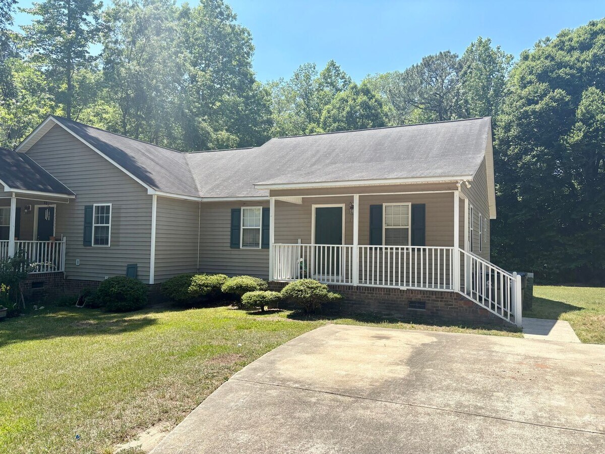 Charming Renovated Home in a Peaceful Setting - Charming Renovated Home in a Peaceful Setting