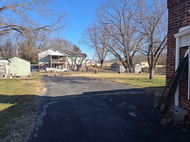 Photo - 3bedroom 1bath Ranch style home on level lot one story