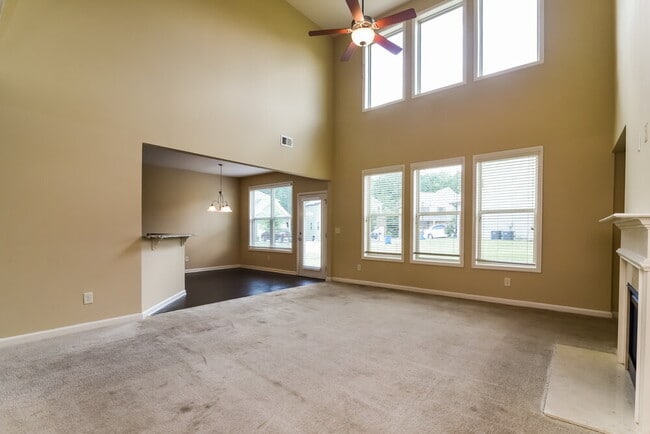 Photo - 192 Moorland Way NE