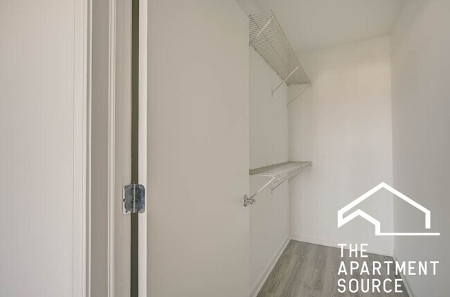 1540 W Glenlake Ave Unit 5B