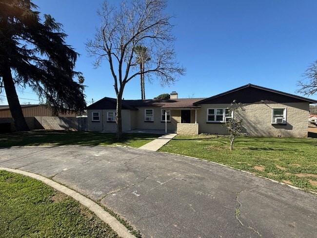 Building Photo - Charming 4 bed 2 bath home in Yucaipa