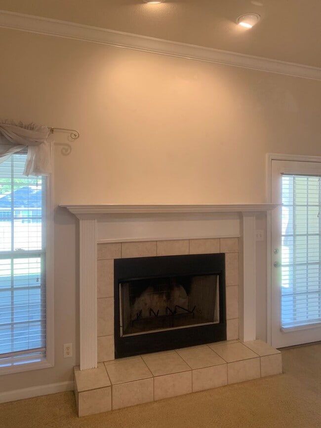 Photo - 4bd/2ba located in the Highlands Subdivision right off of Bemiss.