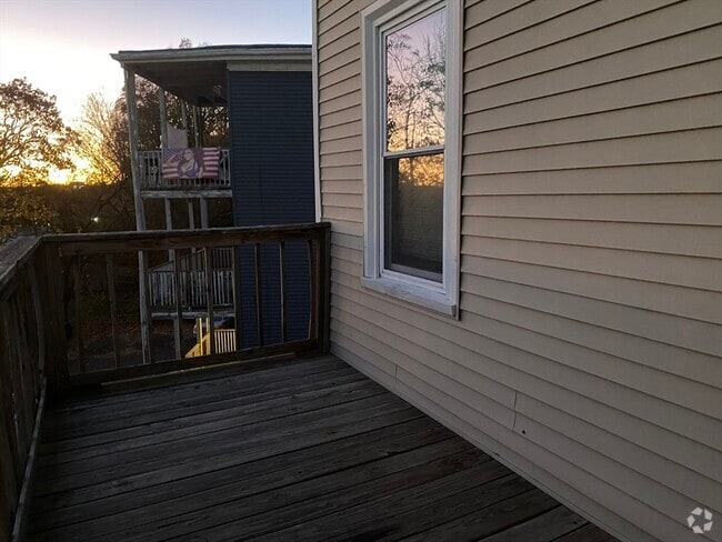 Building Photo - 28 Lawn St Unit 2 Rental