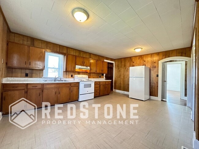 Photo - 917 E Haggard Ave