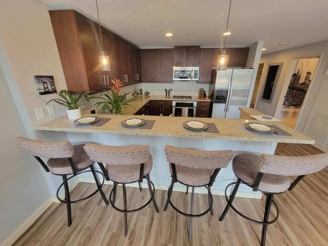 Building Photo - High End Condo Available