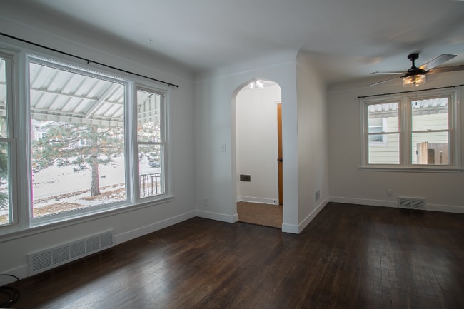 Photo - 4814 Erskine St