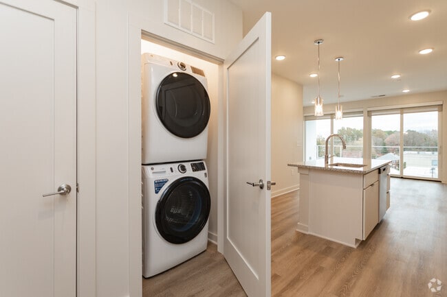 2BR, 2BA 1,087SF