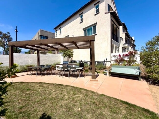 Photo - Brand-New Luxury Townhome for Lease in Claremont