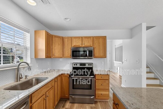 Photo - 138 Tannenbaum Cir