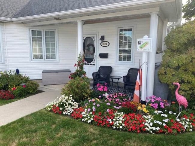 Building Photo - 1055 Birchwood Trail