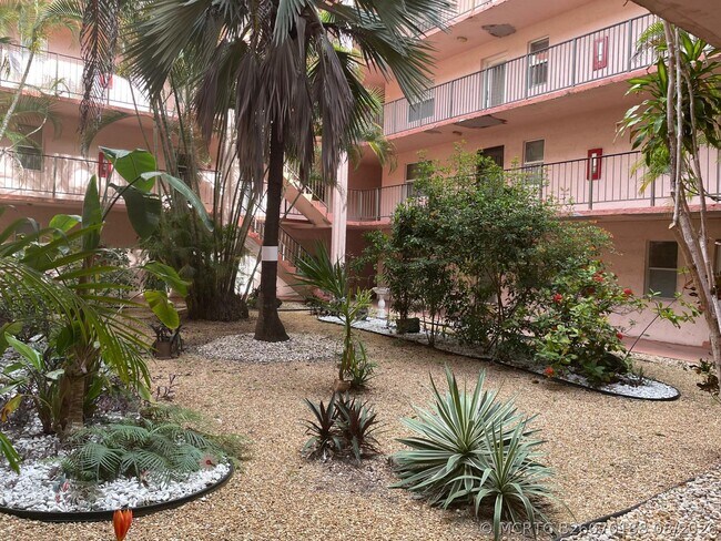 Photo - 2851 Somerset Dr Unit 111