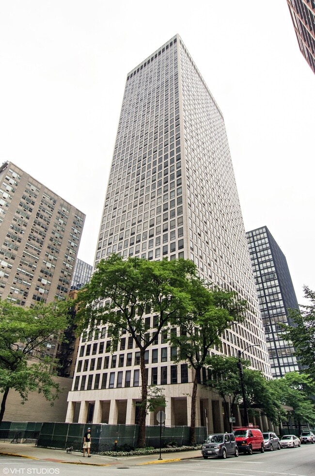 Building Photo - 260 E Chestnut St