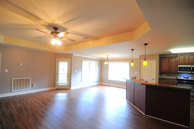 Building Photo - Lake Front Home