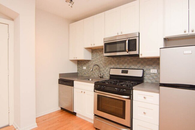 Photo - 2852 W Palmer St Unit 013