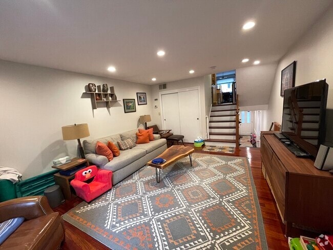 Building Photo - 119 Beaconsfield Rd Unit 1 Rental