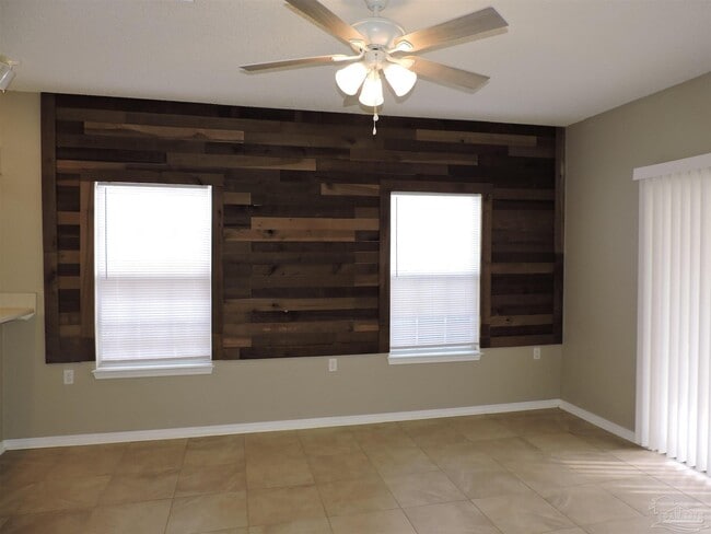 Photo - 1489 Newcastle Way