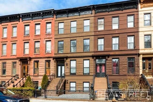 Building Photo - One of a Kind Brownstone Triplex in Prime ... Unit 1 Rental