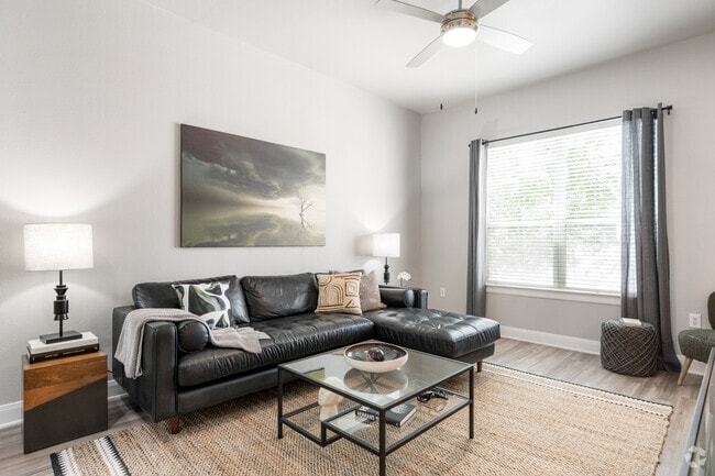 1BR, 1BA - 733SF - Living Room - SYNC Med Center