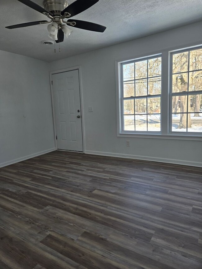 Photo - Renovated 2 Bedroom  Ranch for Rent in Aurora