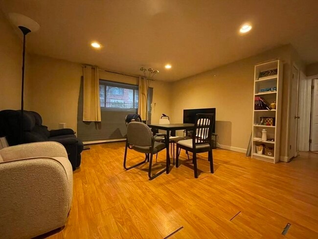 Building Photo - 15 Walbridge St Unit 9