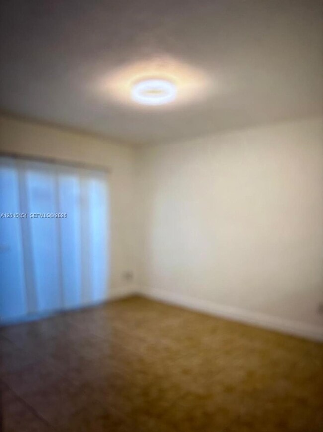 Photo - 984 W 40th St Unit 2