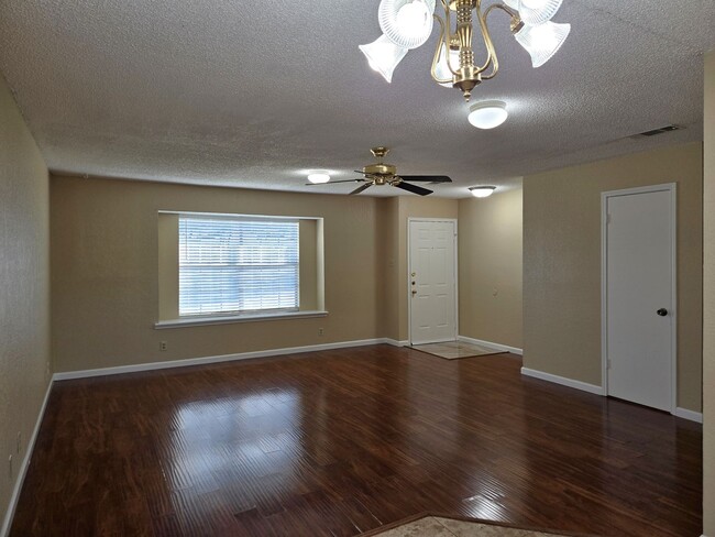 Photo - 3/2 Robinson Duplex