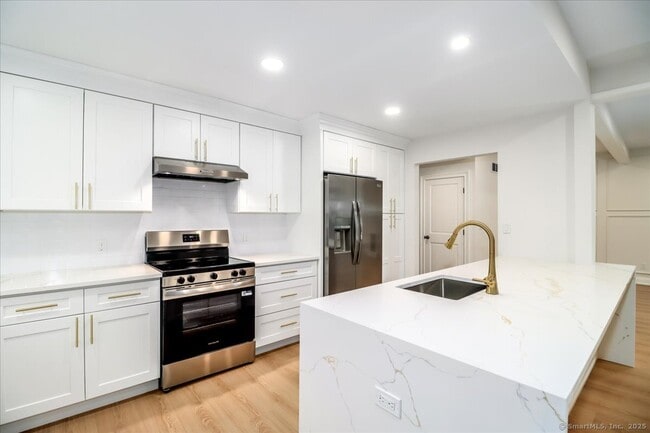 Photo - 929 Heritage Vlg Unidad B