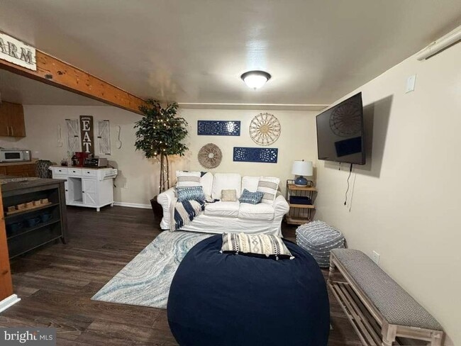 Photo - 233 Molden Dr