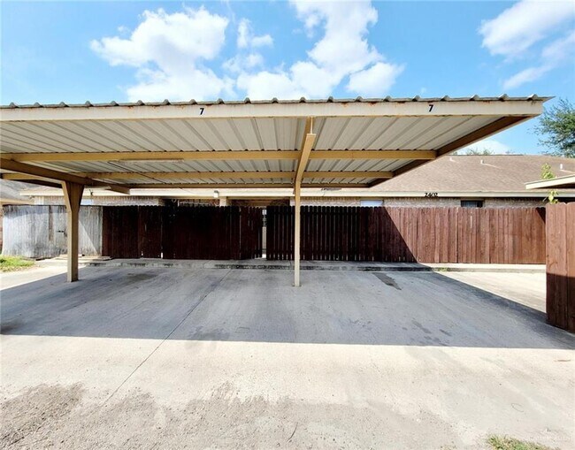 16 Tahiti Dr Unit 6