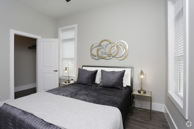 2BR, 2BA - 1070SF - Bedroom