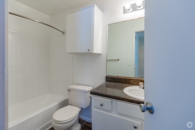 1HAB, 1BA - 648SF