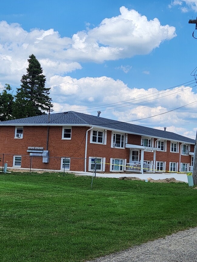 Building Photo - East Main Unit 917-9