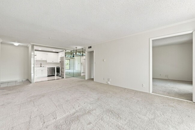 Photo - 300 Cagney Ln